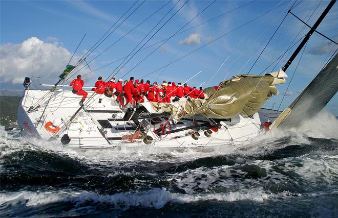 Wild Oats XI and torn mainsail, Rolex Sydney Hobart 2005 © Crosbie Lorimer http://www.crosbielorimer.com